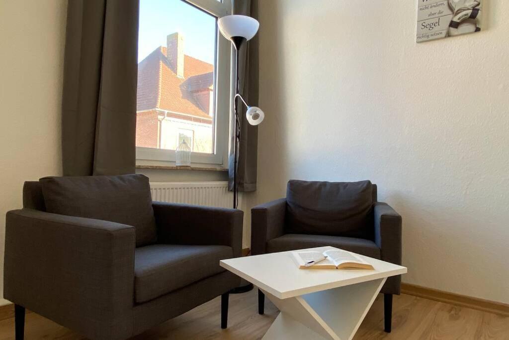 Charmante Altbauwohnung an der Kesselschleuse 2 Emden Exterior foto